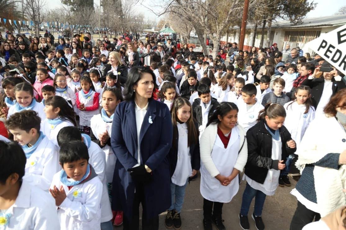 Se realizó el acto y desfile por el Día de la Bandera en San Rafael.