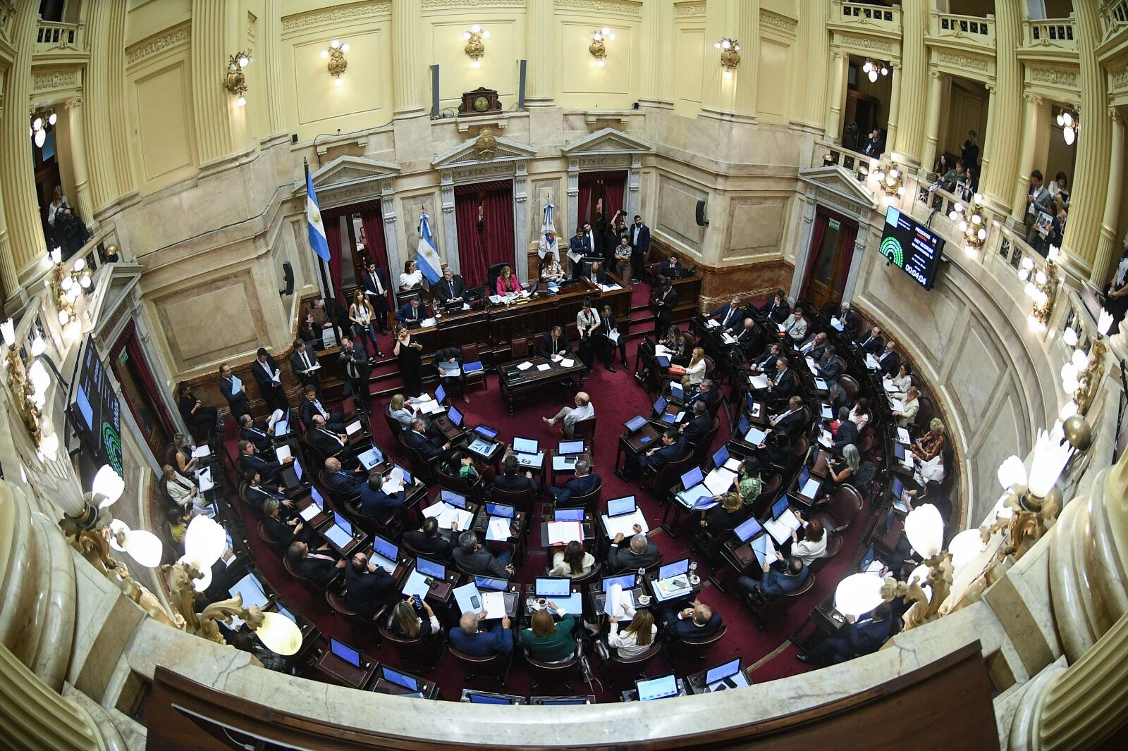 Senado: la oposición se fue del recinto y se cayó la sesión.