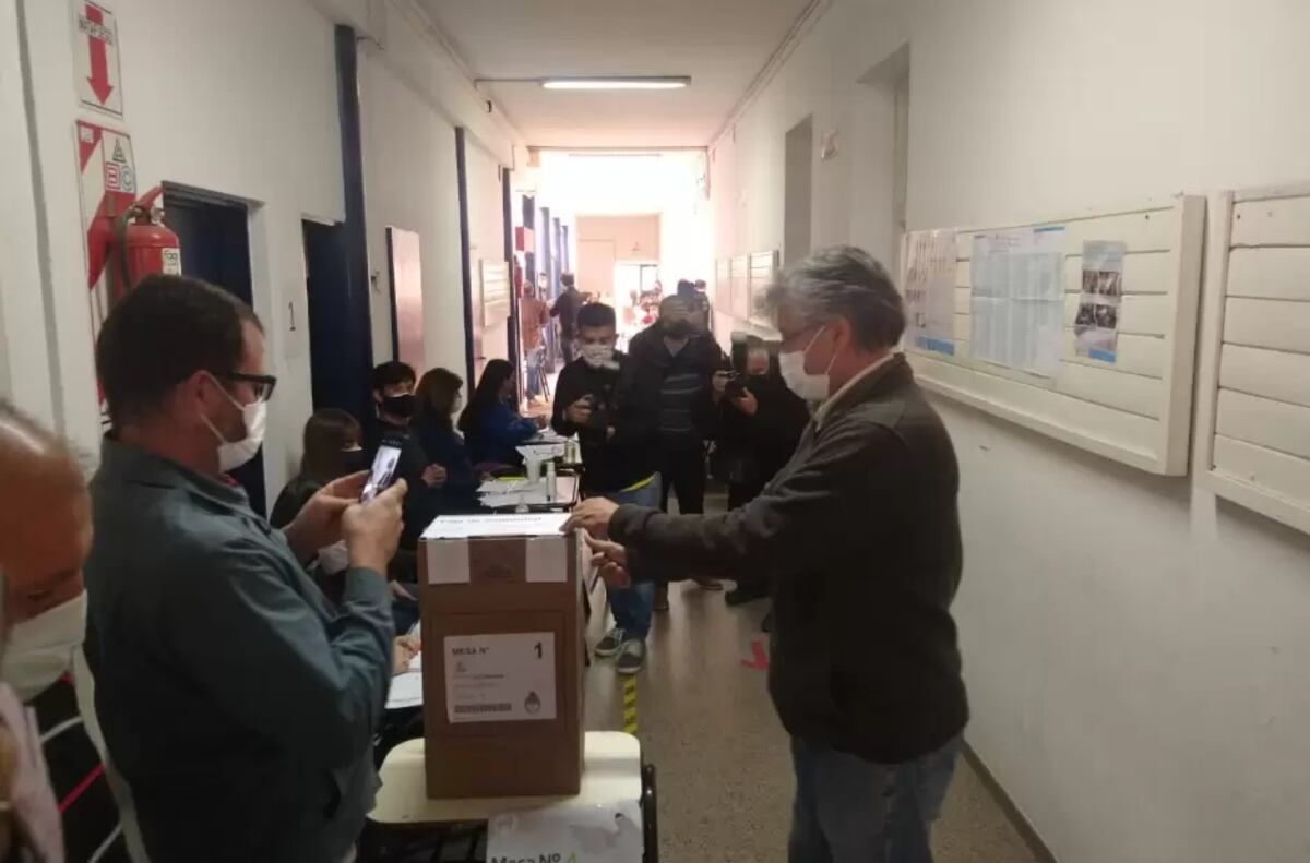 Guillermo Andrada fue uno de los primeros precandidatos en votar