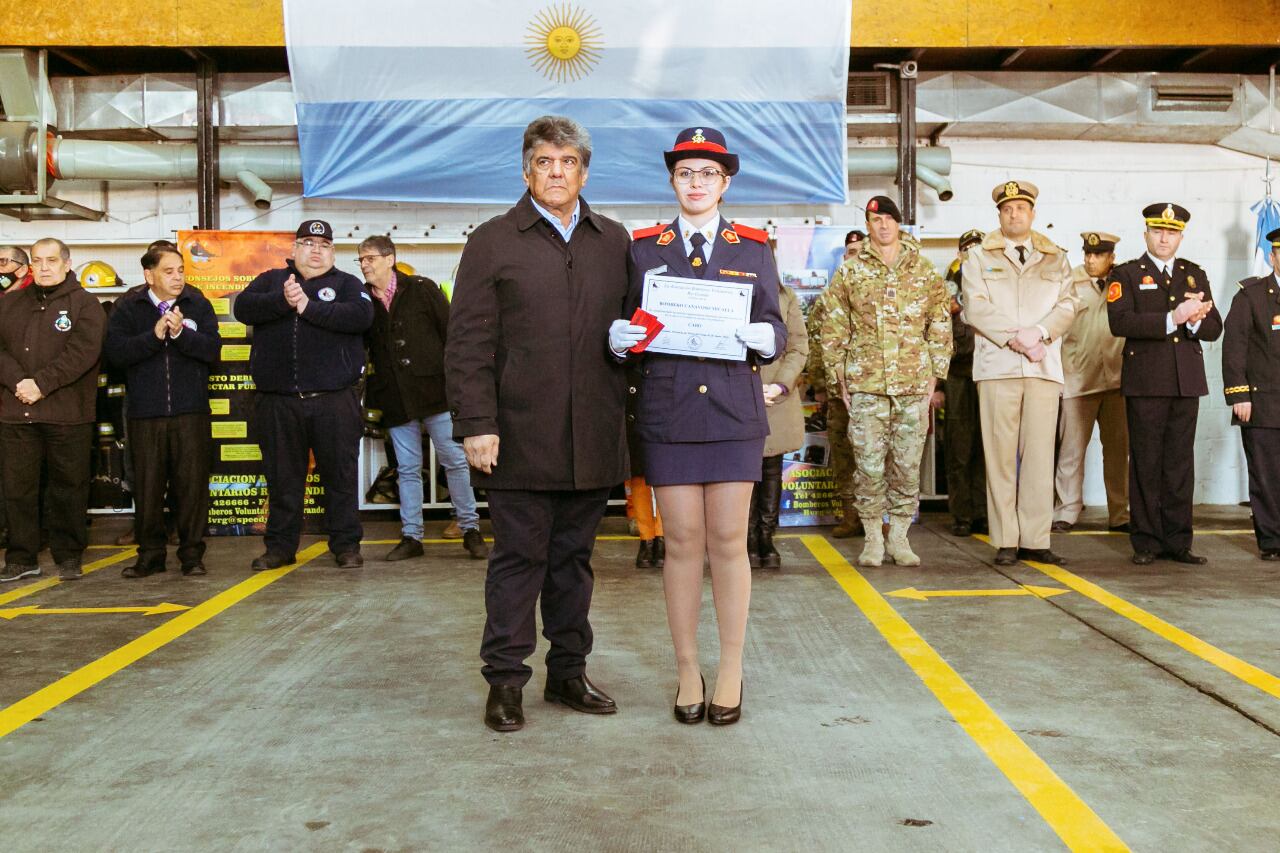 Reconocimiento a Bomberos en actividad.