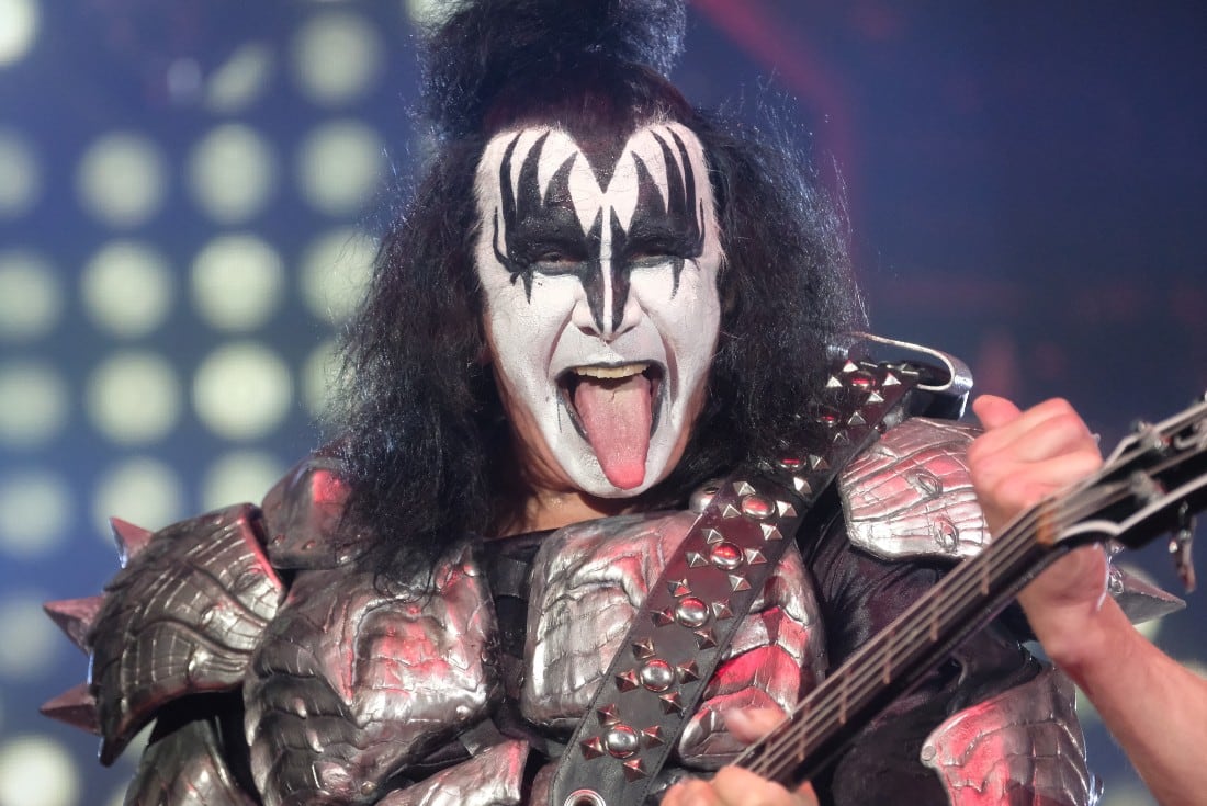 Gene Simmons es el segundo integrante de la banda estadounidense que se contagia la enfermedad (AP/Archivo).