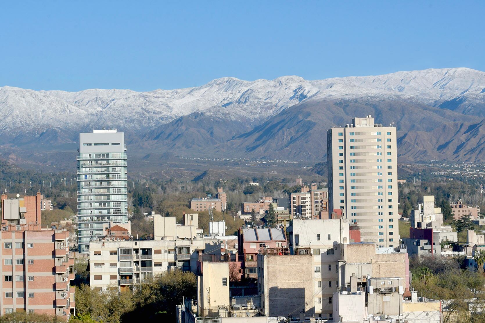 Nieve en la Precordillera de Mendoza
Esta mañana, las montañas y cerros próximos de Mendoza, amanecieron con nieve

Foto: Orlando Pelichotti