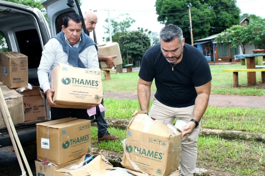 Entrega de insumos a CAPS de Puerto Iguazú.