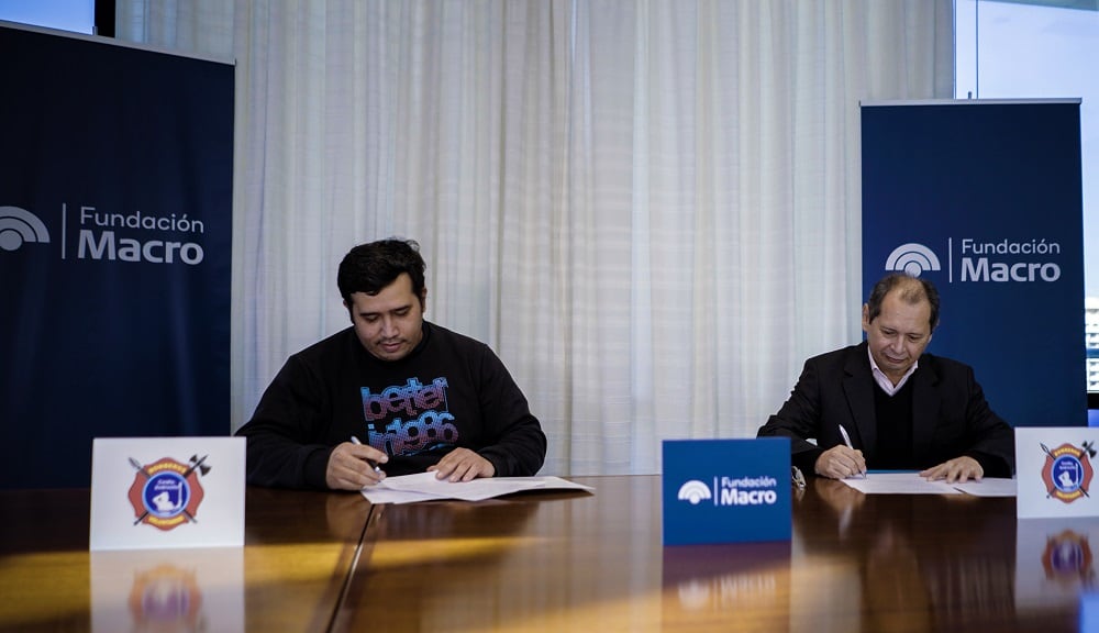 Los Bomberos Voluntarios de Comandante Andresito recibieron donación de la Fundación Banco Macro.