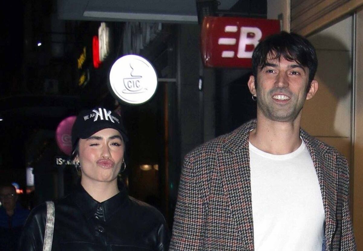 Las fotos íntimas de Lali Espósito y Pedro Rosemblat en sus vacaciones: besos en la playa, comidas, tragos y muchos mimos