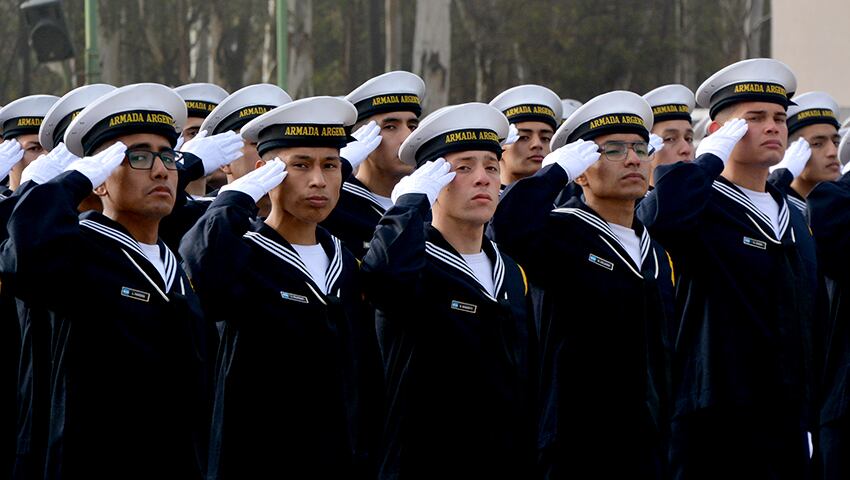 Entrega de uniformes y juramento de fidelidad a la Bandera en la ESSA