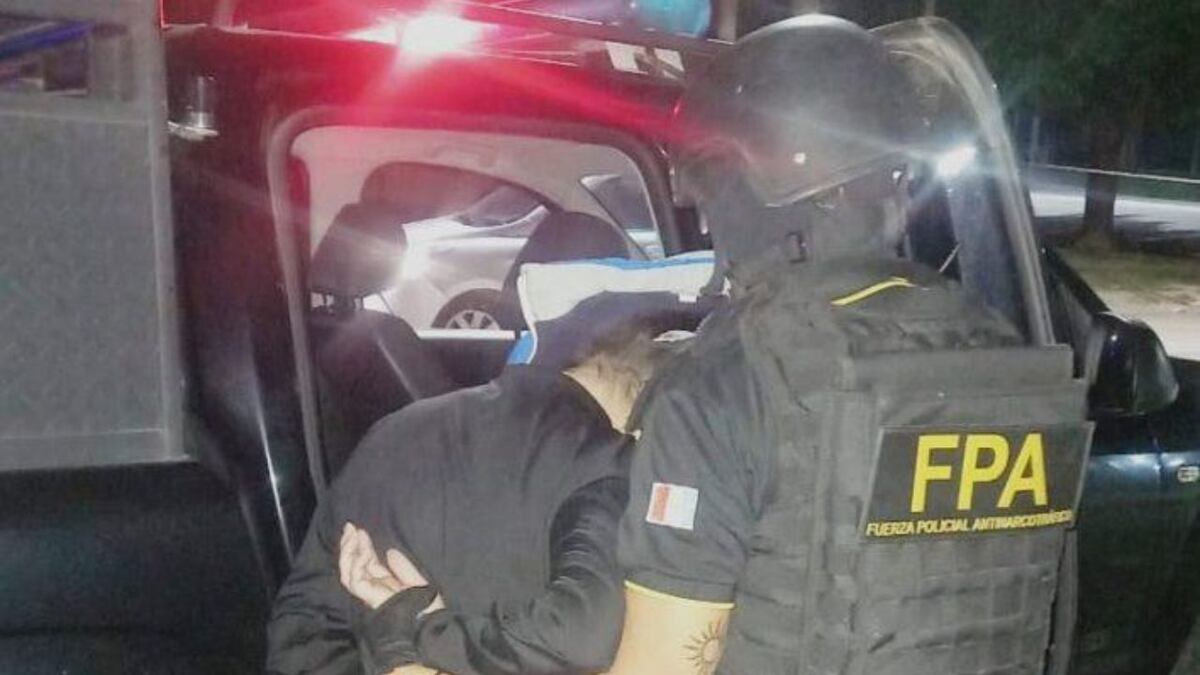Detuvieron a una pareja que vendía marihuana y cocaína desde su casa en Marcos Juárez
