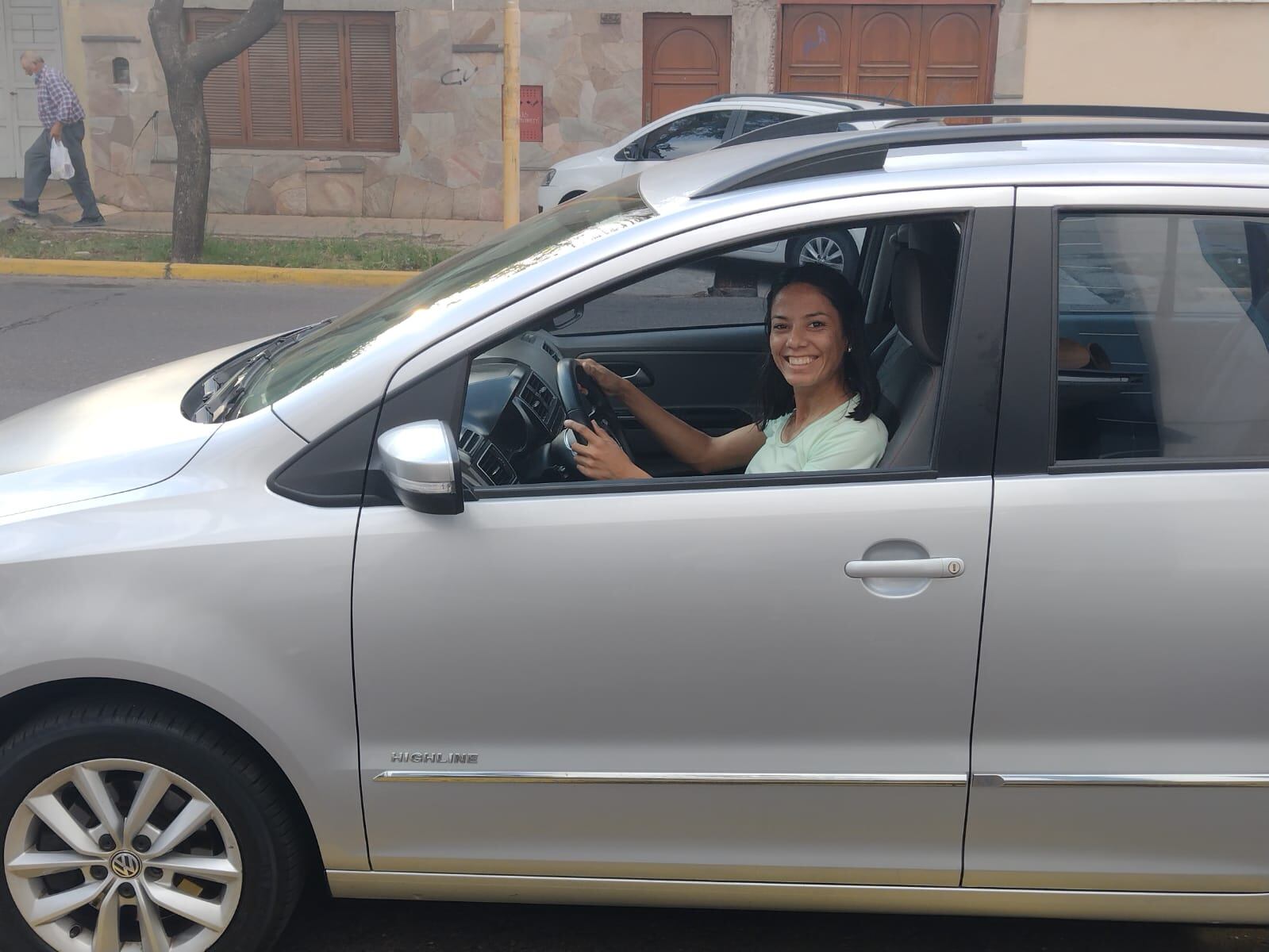 Logró comprarse un auto - que maneja ella misma - y planea abrir su negocio dentro de poco.