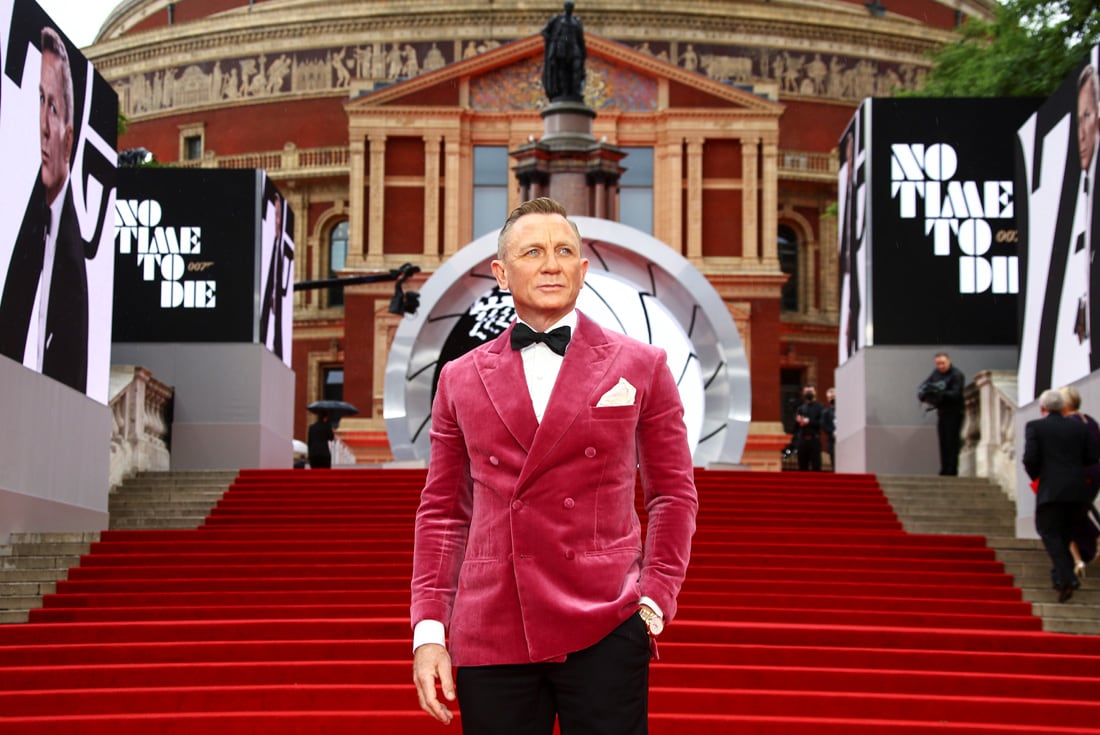  ID:6572355 Daniel Craig poses for photographers upon arrival for the World premiere of the new film from the James Bond franchise 'No Time To Die', in London Tuesday, Sept. 28, 2021. (Photo by Joel C Ryan/Invision/AP)