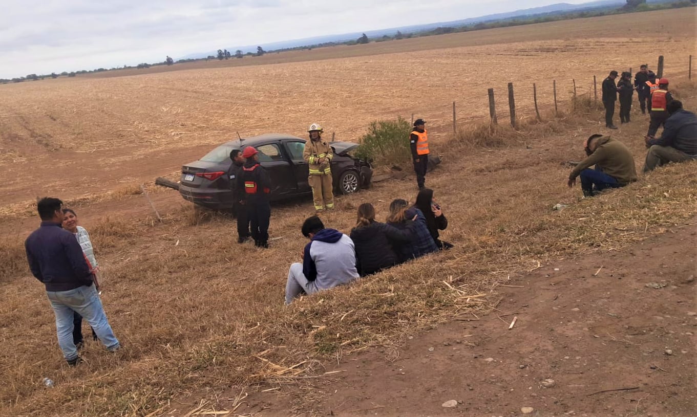 Efectivos de la comisaría seccional 28 de El Arenal y personal del cuerpo de Bomberos de la Policía trabajaron en el siniestro que le costó la vida a un hombre de 61 años, en Santa Clara.