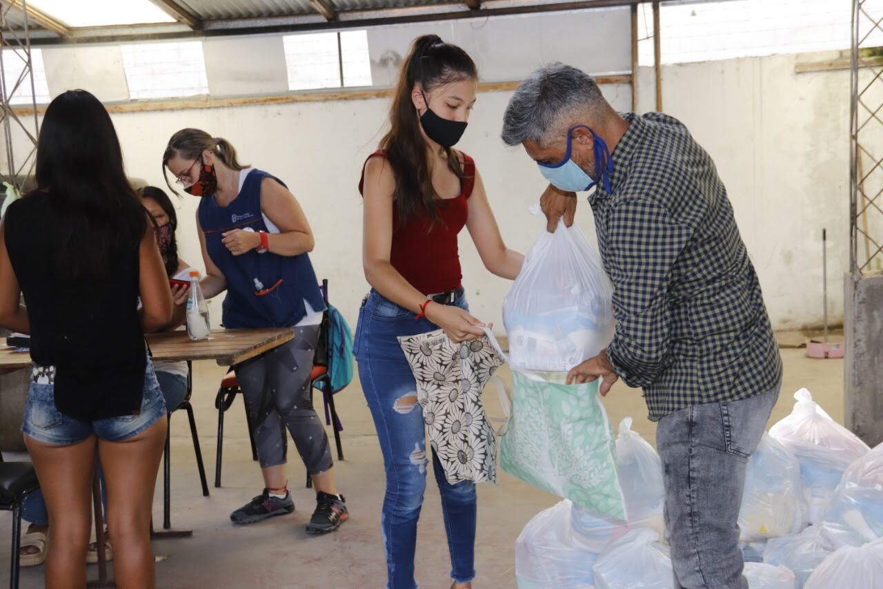 Este miércoles el municipio de Carlos Paz hizo entrega de los módulos alimentarios correspondientes al mes de enero.