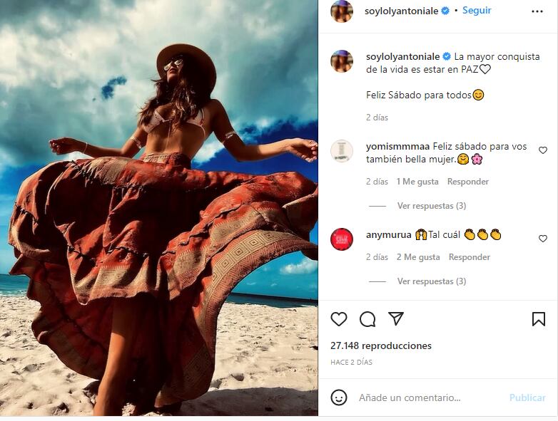 Loly Antoniale lució un outflit veraniego para la playa.