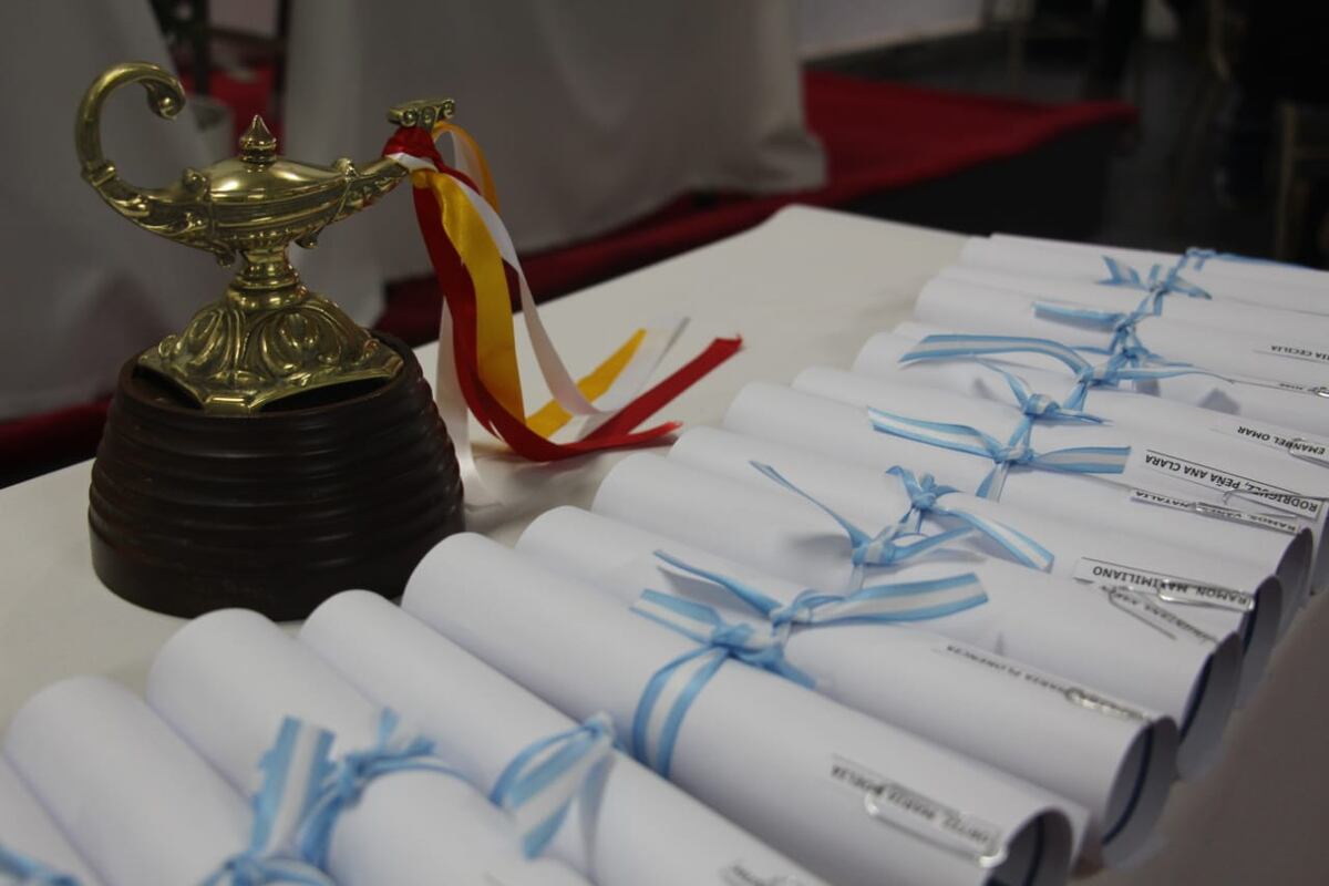 Acto de Colación y entrega de diplomas de Cresta