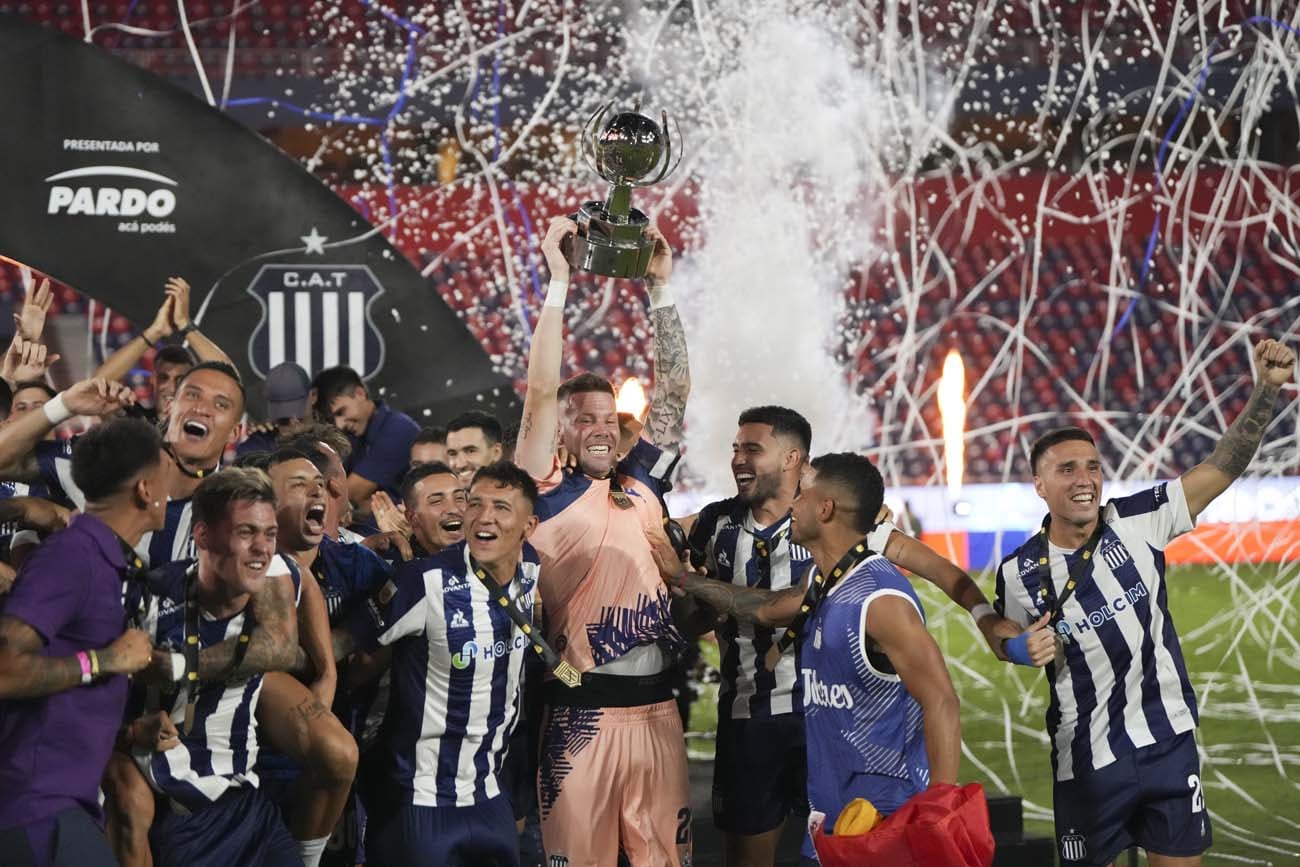 Talleres campeon de la Supercopa Internacional en Paraguay (AP)