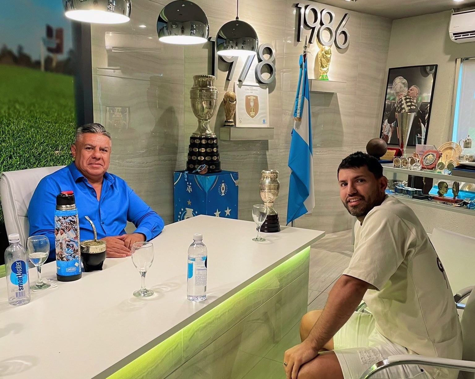 Sergio Agüero tuvo una entretenida charla con Claudio Tapia en el predio de Ezeiza / Gentileza.