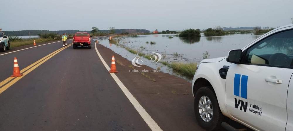 Se restringió el tránsito por la ruta nacional 14 debido a la crecida del río.