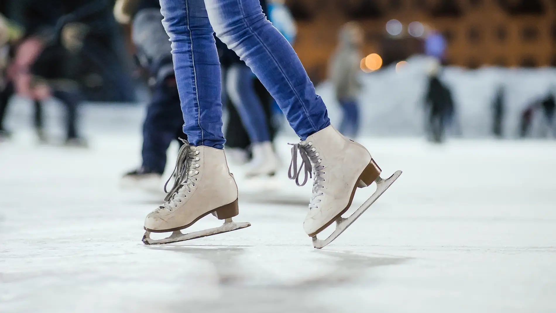 Patinaje sobre hielo en plena ciudad de Córdoba.