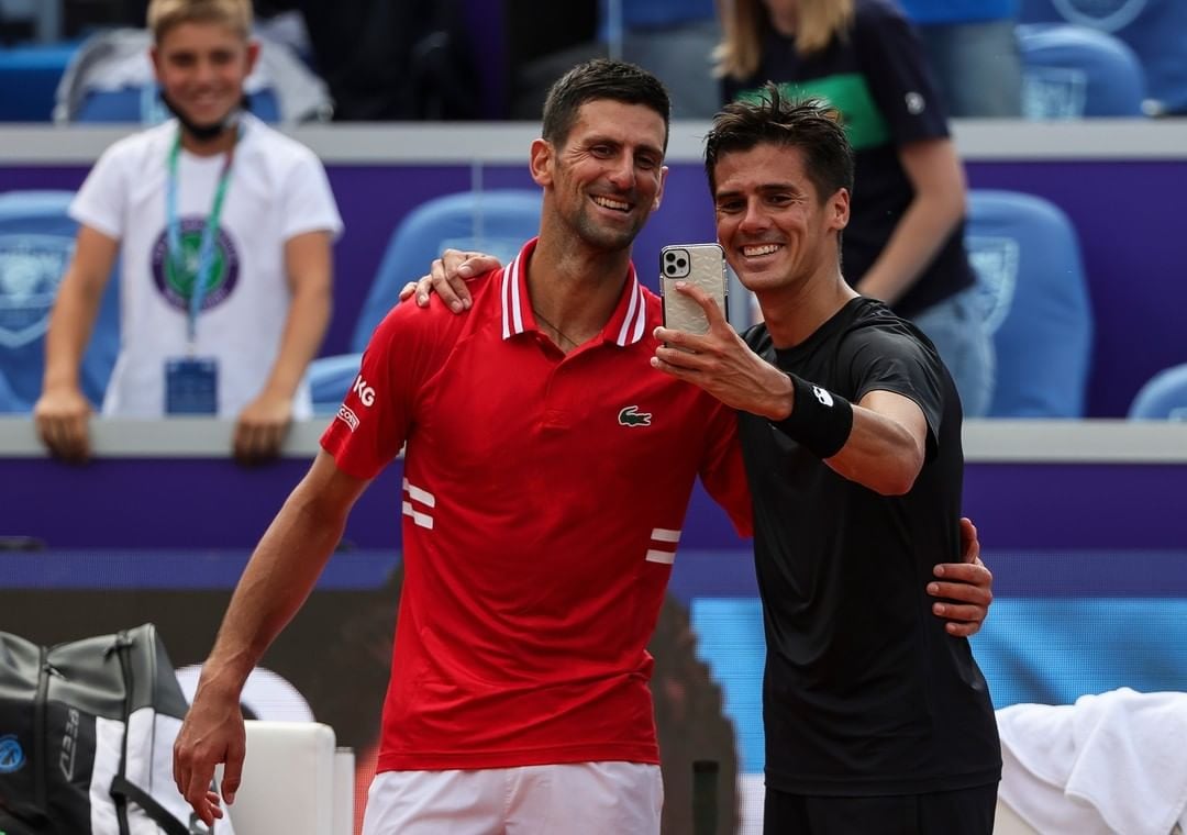 "Nole" sonrió para la foto ante el entusiasmo de Coria.