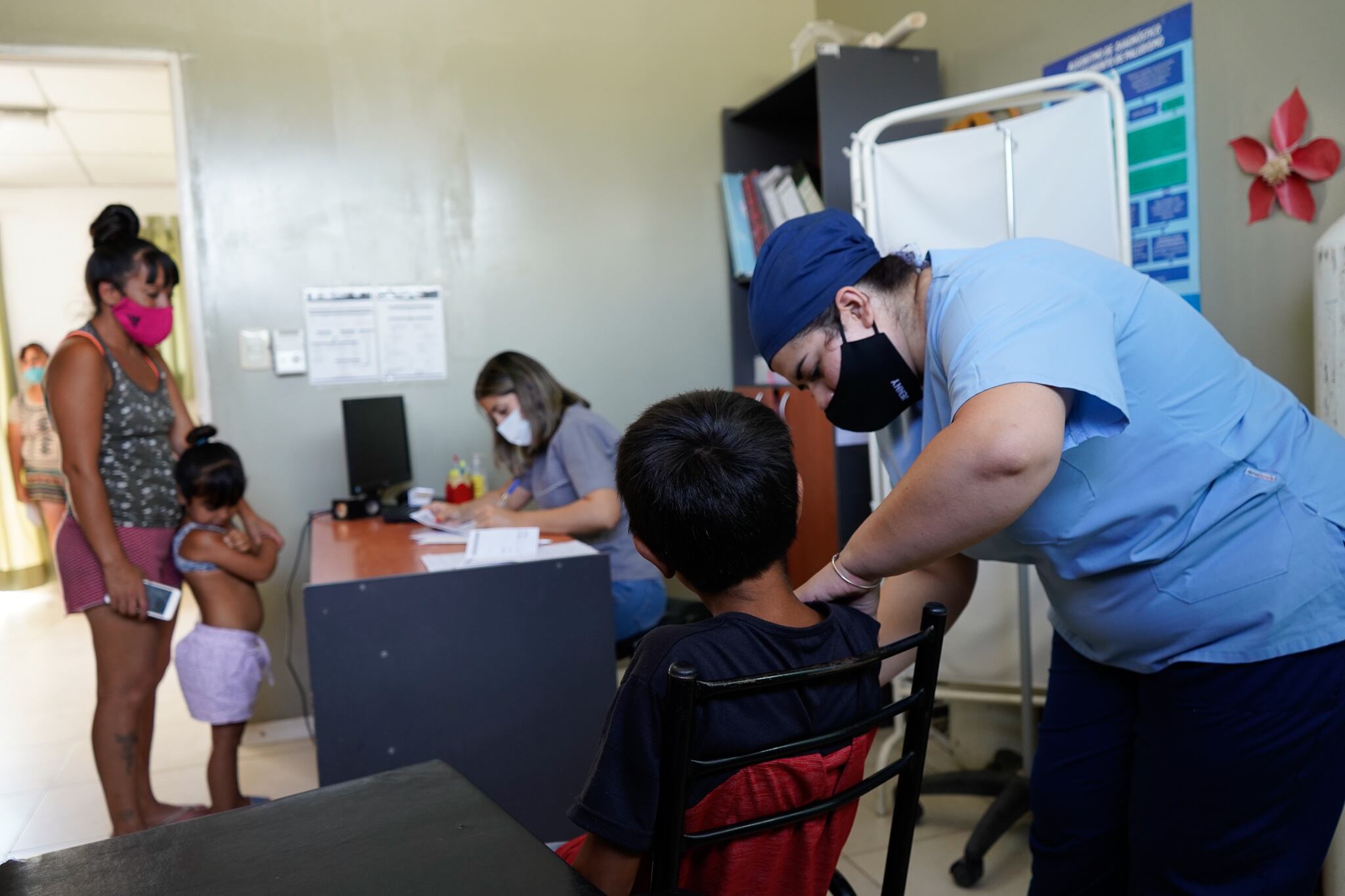 Pueden vacunarse niño, niñas y adultos