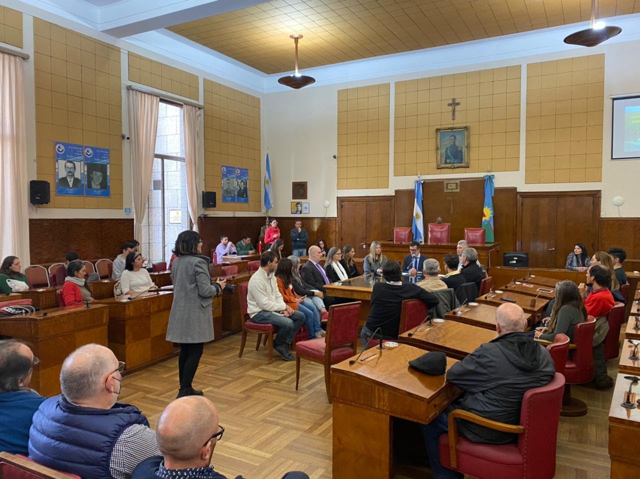 Asistieron miembros del Concejo Deliberante, legisladores nacionales y provinciales con asiento en General Pueyrredón, entre otros profesionales de la ciudad.