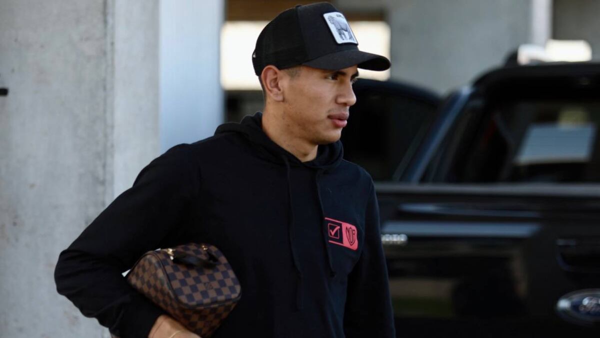 Nicolás Castro vuelve a entrenar a Newell’s sin cierre de la venta a Alemania