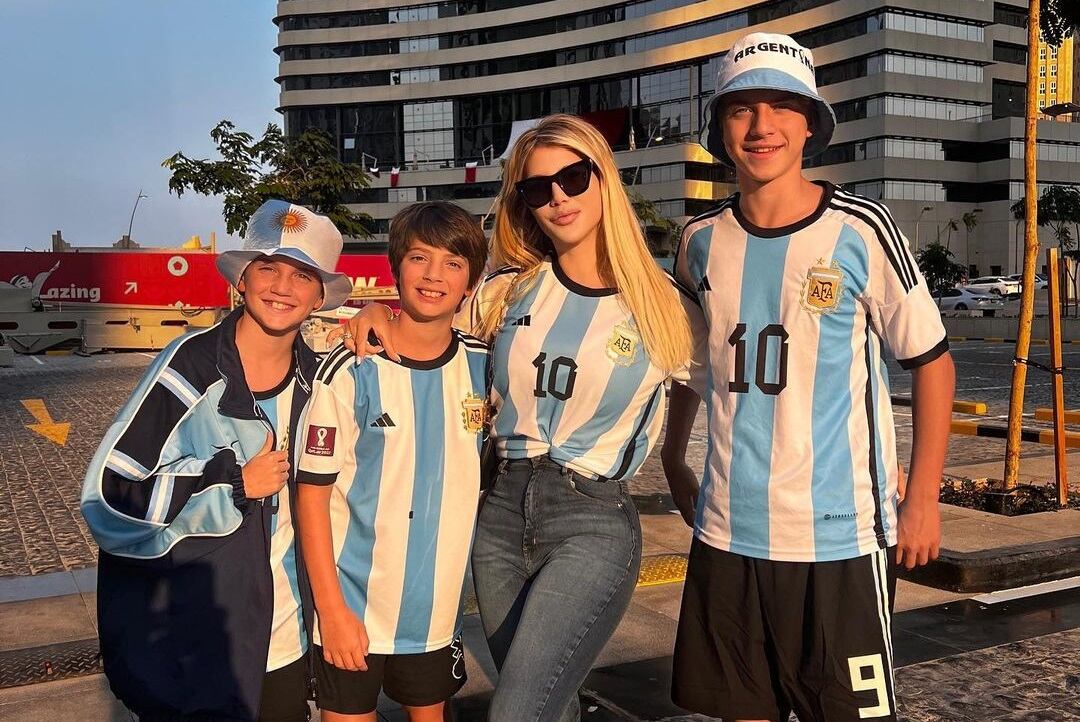 Wanda Junto a Constantino, Valentino y Benedicto, los tres hijos que tuvo junto a Maxi López. (instagram).