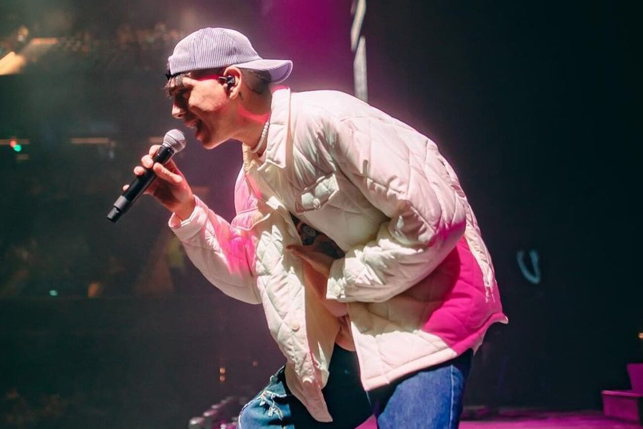 Enez 4R viajó en la gira de Tiago y presentó "Simetría", su EP (Foto: En Movistar Arena, Buenos Aires - @mauromiy)