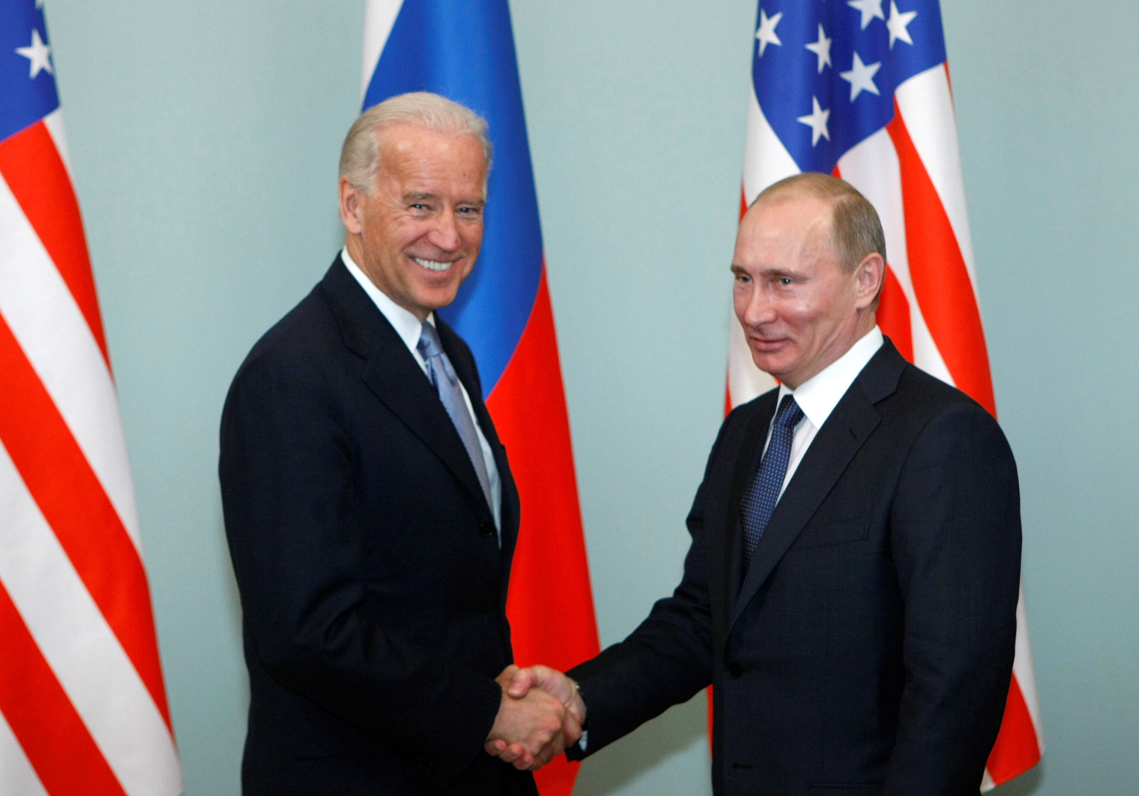 Joe Biden y Vladimir Putin el 10 de marzo de 2011, cuando el entonces vicepresidente norteamericano se encontró con el Primer Ministro Ruso en Moscú.