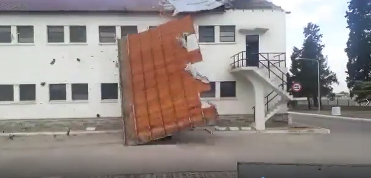 Temporal en Córdoba: el viento voló el techo de la Escuela de Suboficiales