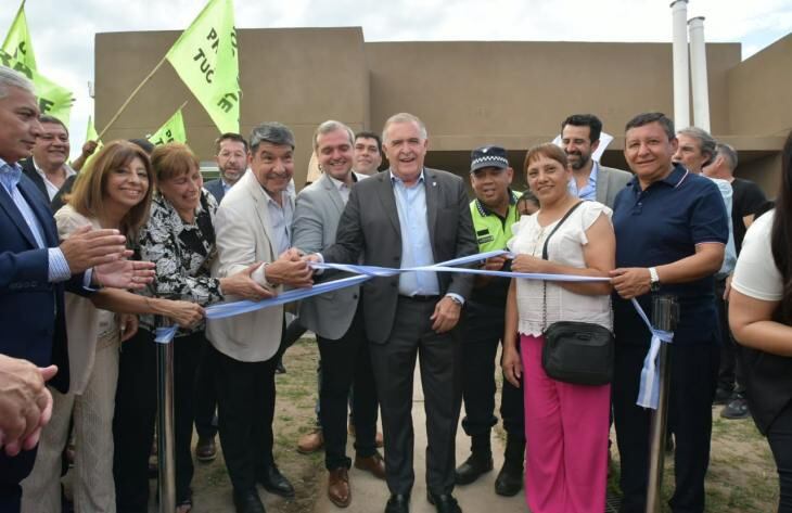 33 viviendas entregadas: completan el barrio de 100 viviendas en Villa Carmela.