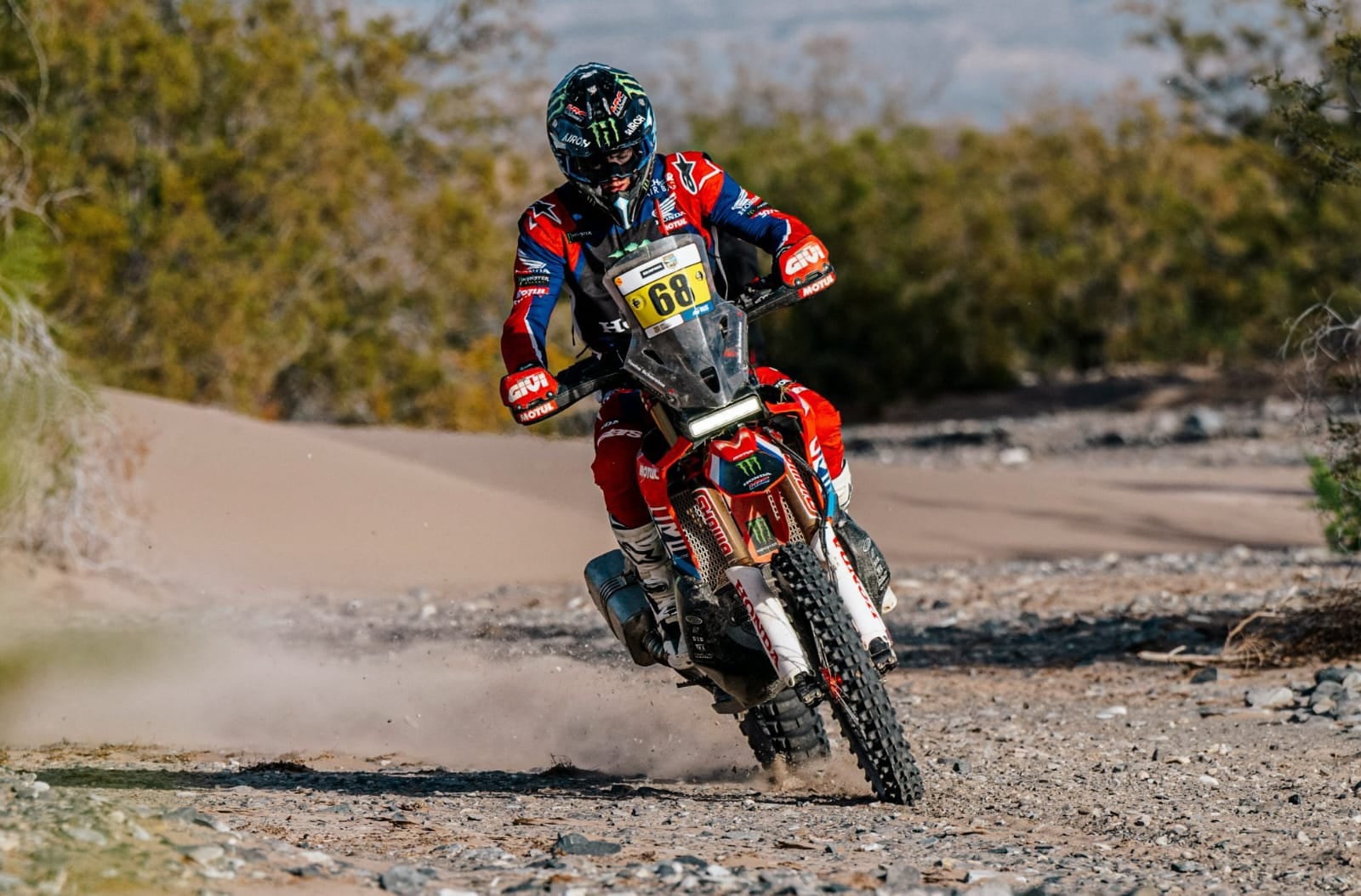 El español Tosha Schareina (Honda) venció en la cuarta etapa e intentará arrebatarle el primer lugar a Ricky Brabec (Honda) en el desenlace de la prueba este viernes