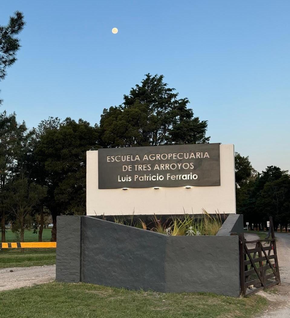 La Escuela Agropecuaria de Tres Arroyos recibió el nombre de Luis Patricio Ferrario