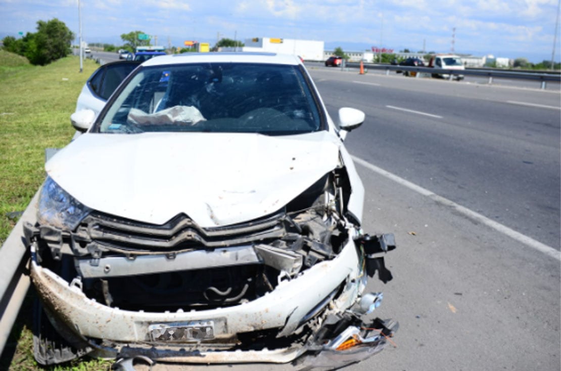 Uno de los autos involucrados. (La Voz/José Gabriel Hernández)