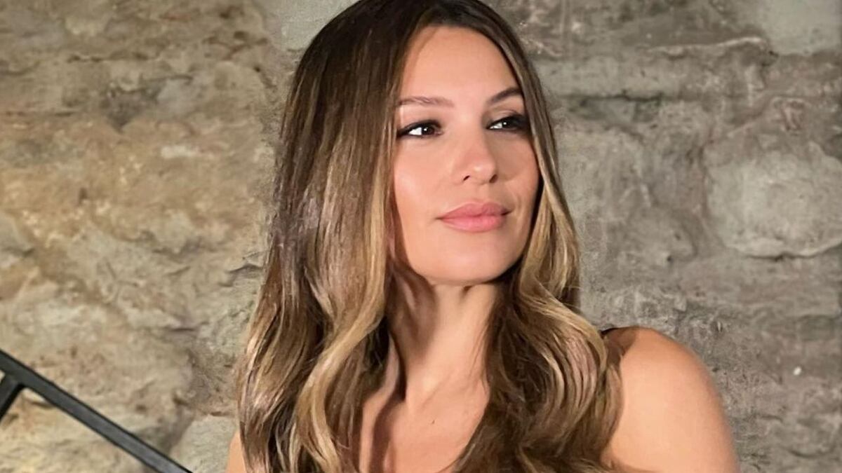 Pampita lució radiante con un vestido mega escotado, lejos de Moritán y cerca de Martín Pepa
