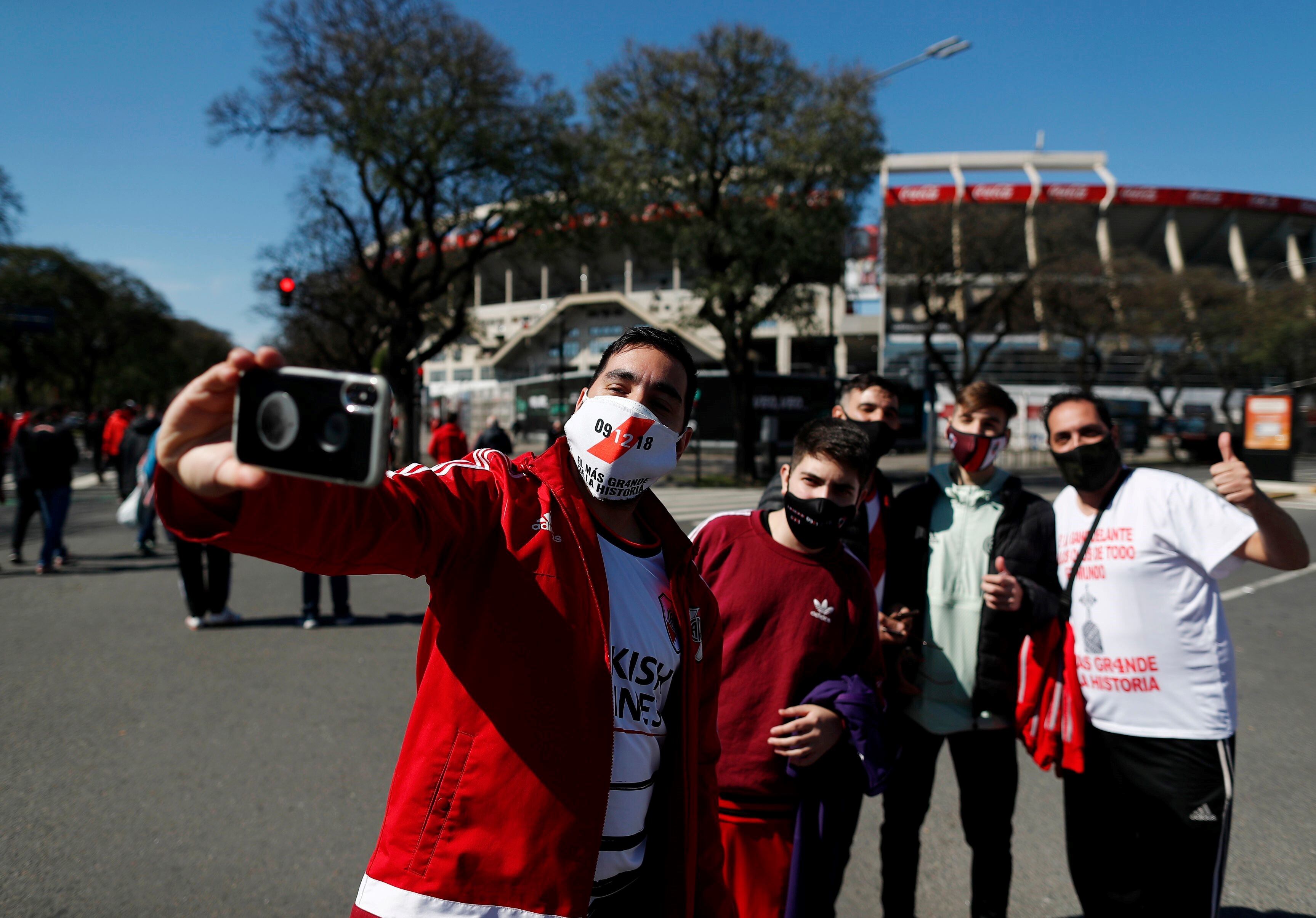 Las mejores fotos del regreso de los hinchas al Monumental.