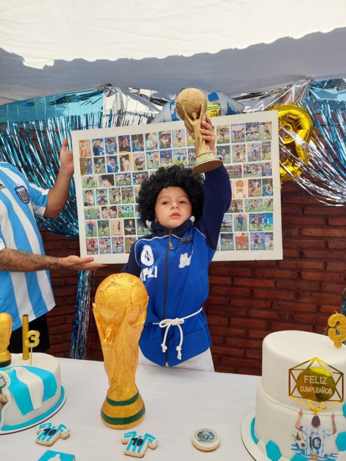 Simón, el niño de Berisso que festejó su cumpleaños con la temática de Diego Maradona.