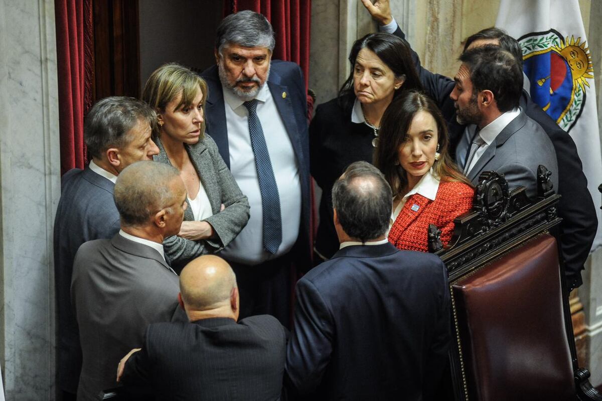 Con guiños a la UCR por fondos educativos, se intensifican las negociaciones por la “ley bases”