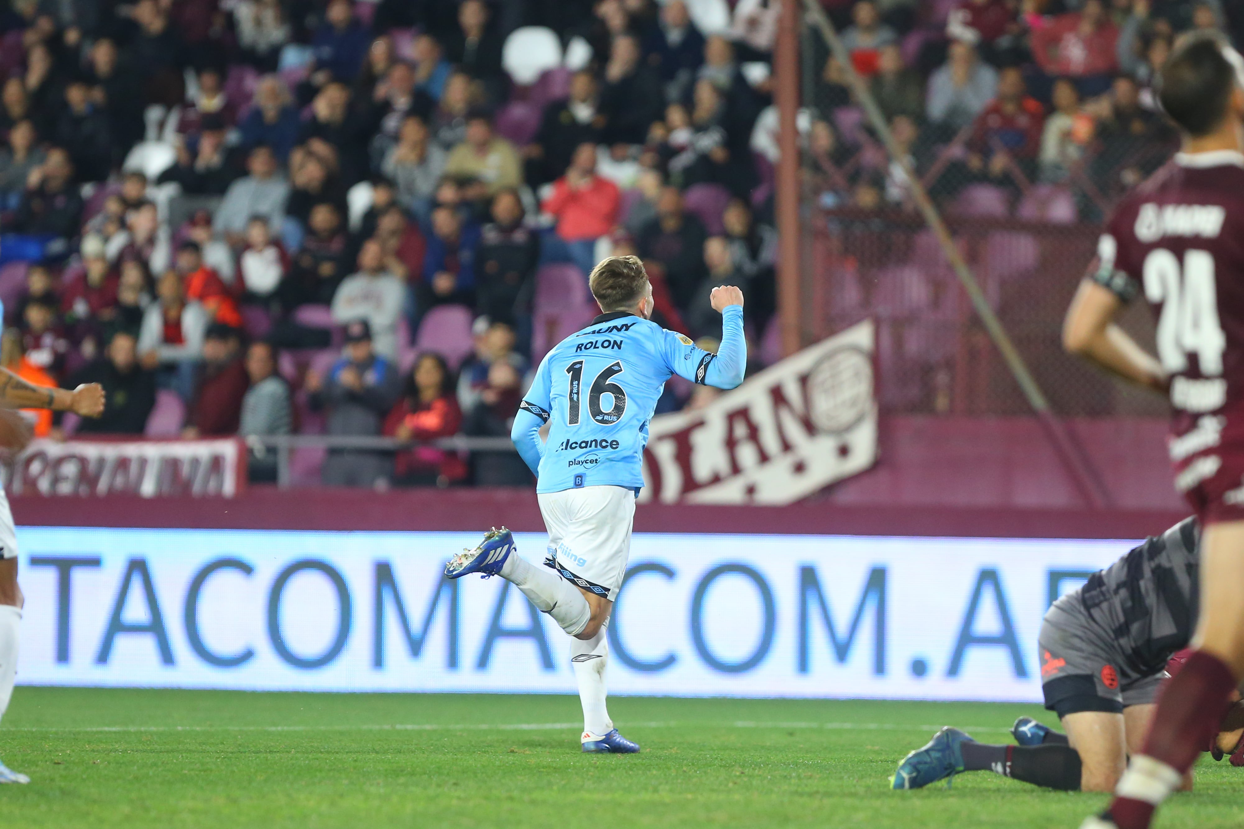 Belgrano visitó a Lanús por la liga Profesional 2024. (Fotobaires)