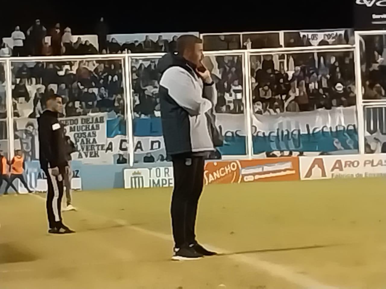 Diego Pozo en su debut como entrenador de Racing en Nueva Italia frente a Brown de Adrogué. (Javier Ferreyra / La Voz)