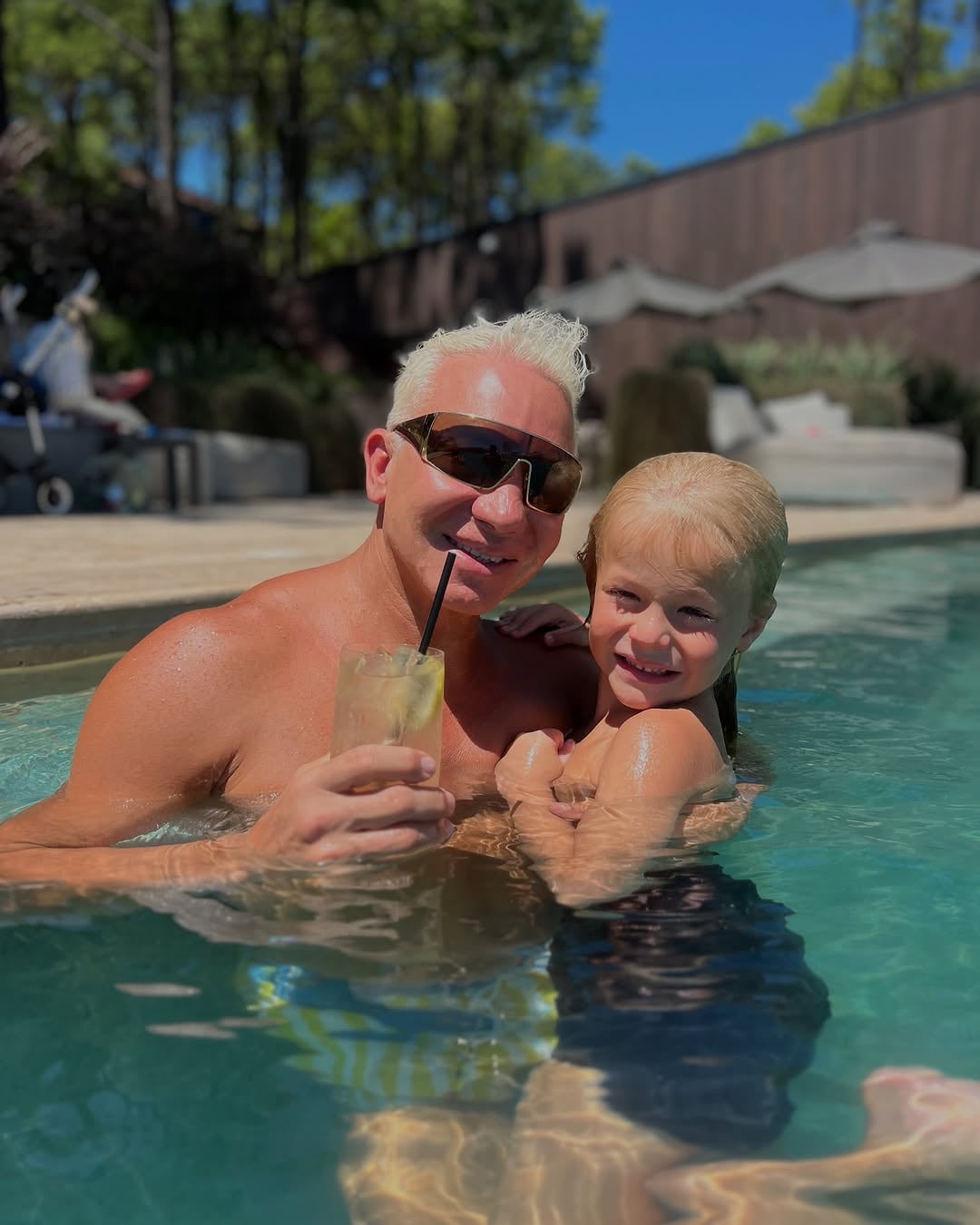 Flavio Mendoza disfrutando de la piscina de Get Hotel.