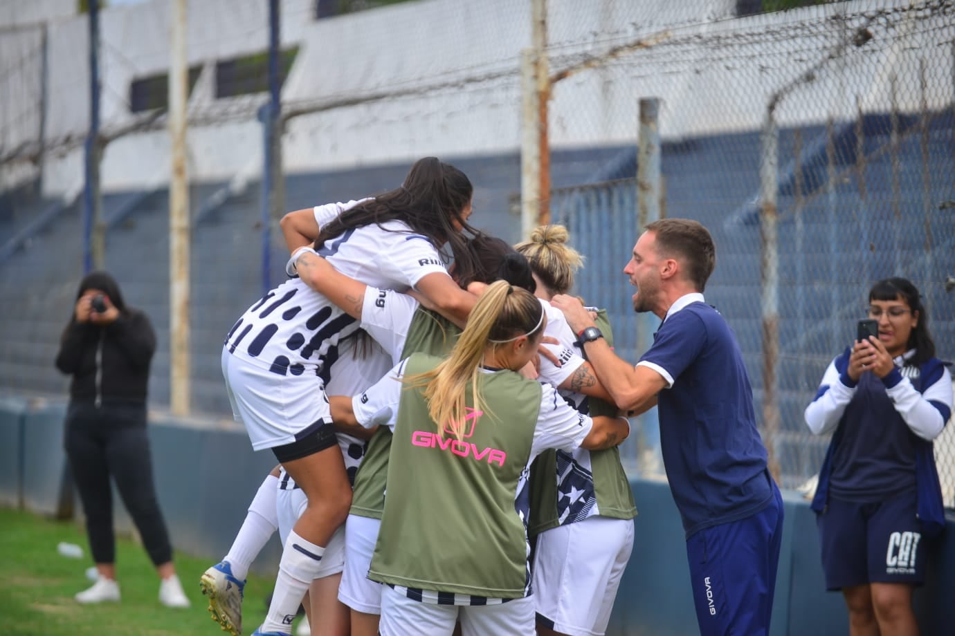 Talleres-All Boys, por una de las semifinales del Reducido de la Primera B femenina. (Nicolás Bravo / La Voz)