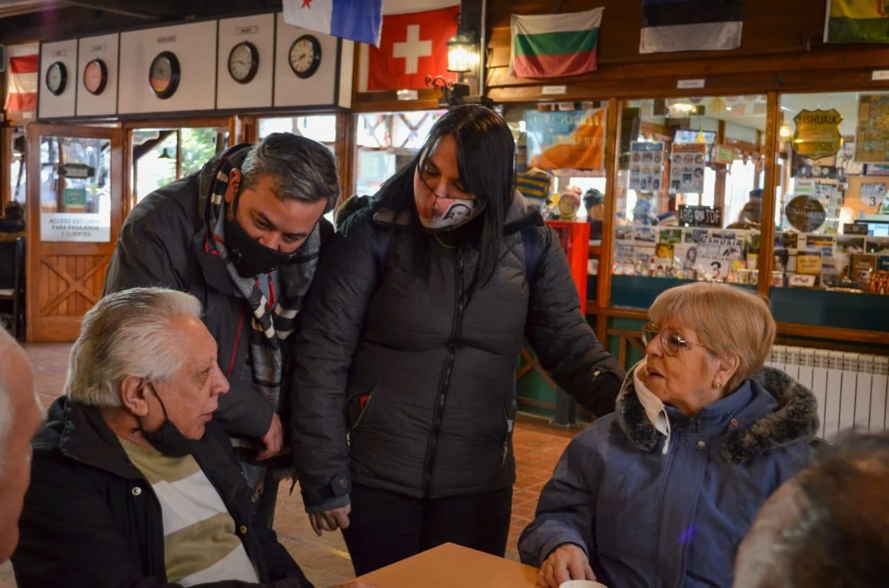 Los adultos mayores de Tolhuin fueron acompañados por el Concejal Matías Rodríguez.