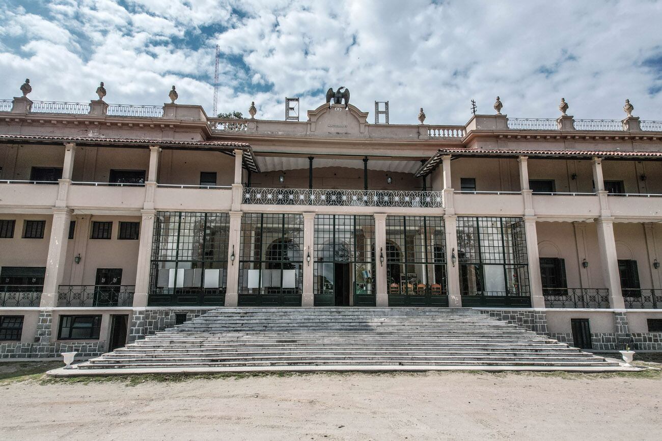 Cómo quedó la fachada del Edén tras la colocación del águila.