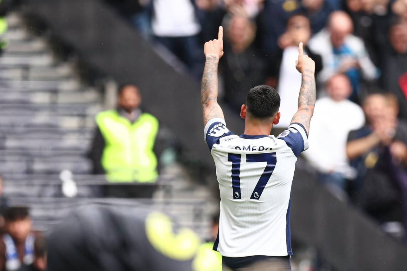 Cuti Romero celebra su primer gol de la temporada (Tottenham)