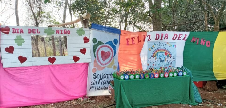 Solidarios sin Fronteras agasajó a los niños en la comunidad Guapo’y en Puerto Libertad.