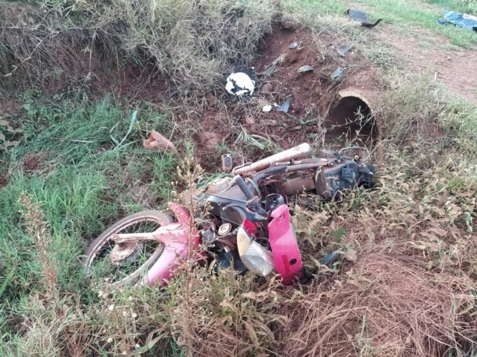 Accidente fatal en Jardín América: un motociclista fallecido.