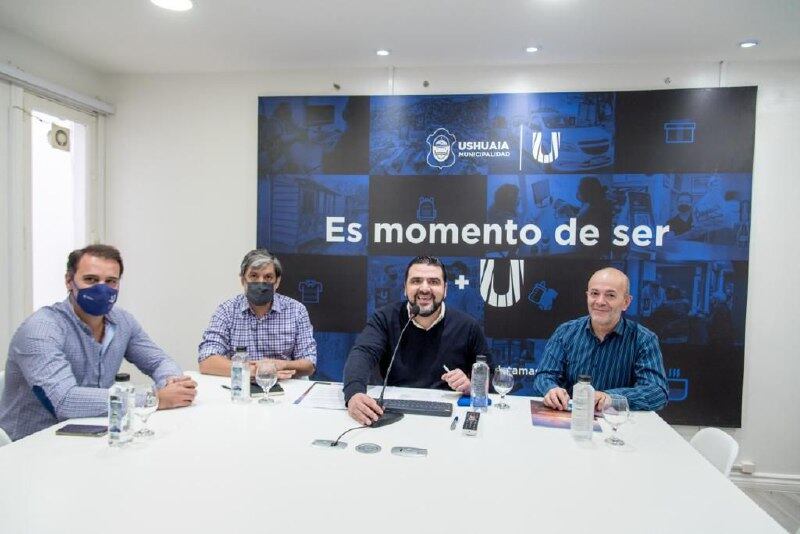 El Intendente Walter Vuoto rubricó un convenio donde los descuentos de la tarjeta +U se suman al Programa de Beneficios ANSES