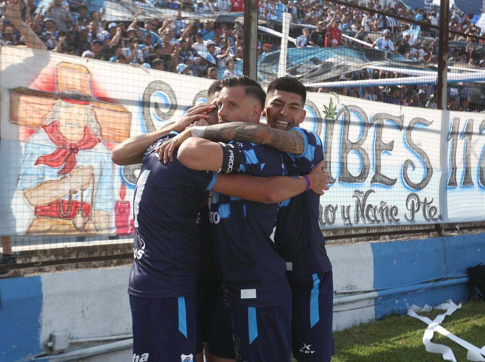 Euforia "albiceleste" en el estadio “23 de Agosto”: Gimnasia y Esgrima de Jujuy triunfó este domingo en el “Clásico del Norte”.