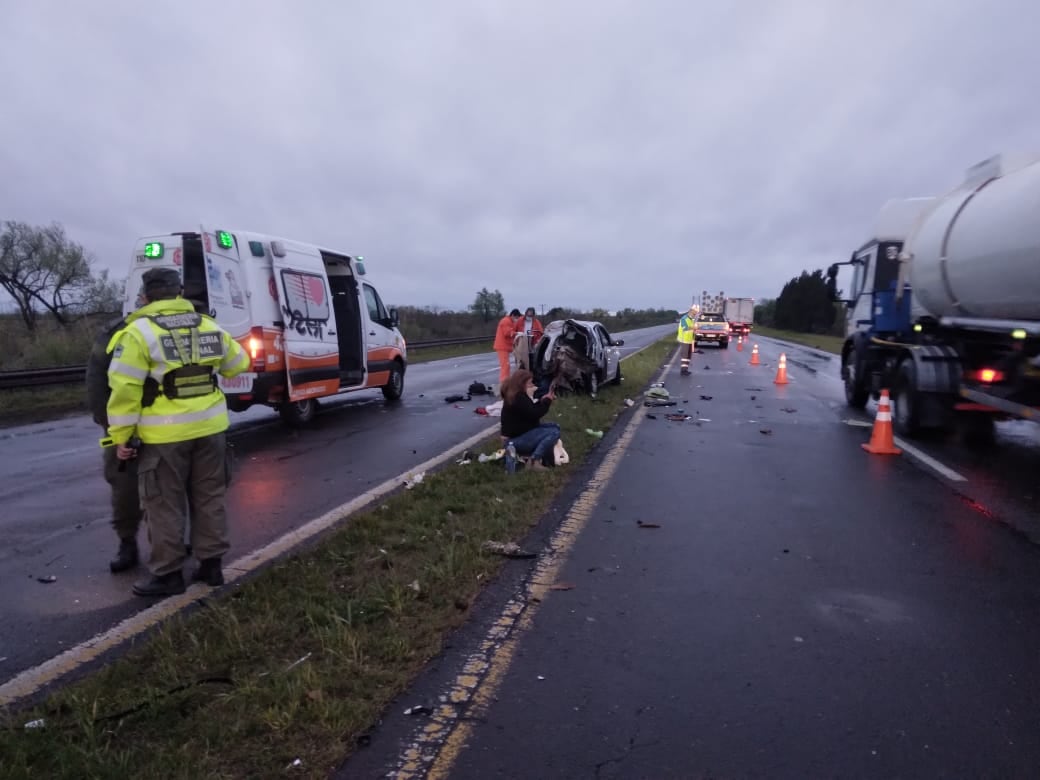 Un choque múltiple en la ruta nacional 12 dejó tres muertos y cinco heridos.