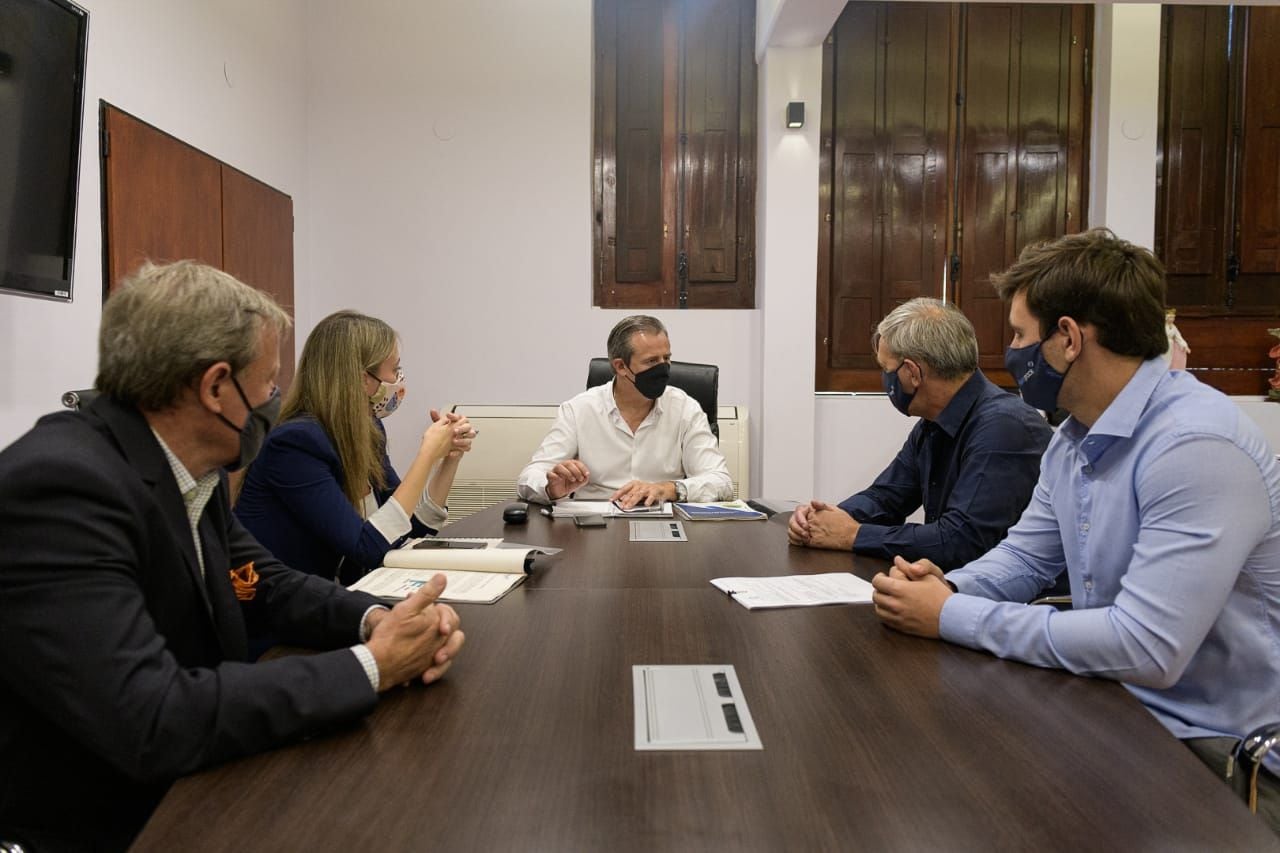 De la reunión participaron además la viceintendenta Andrea Zoff y el secretario de Hacienda, Inversión, Empleo, Ciencia y Tecnología, Eduardo Macri.